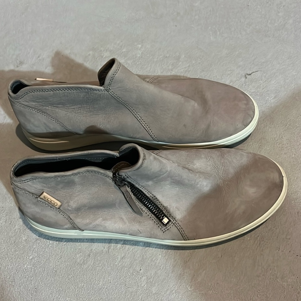 Ecco gray leather lightly used shoes